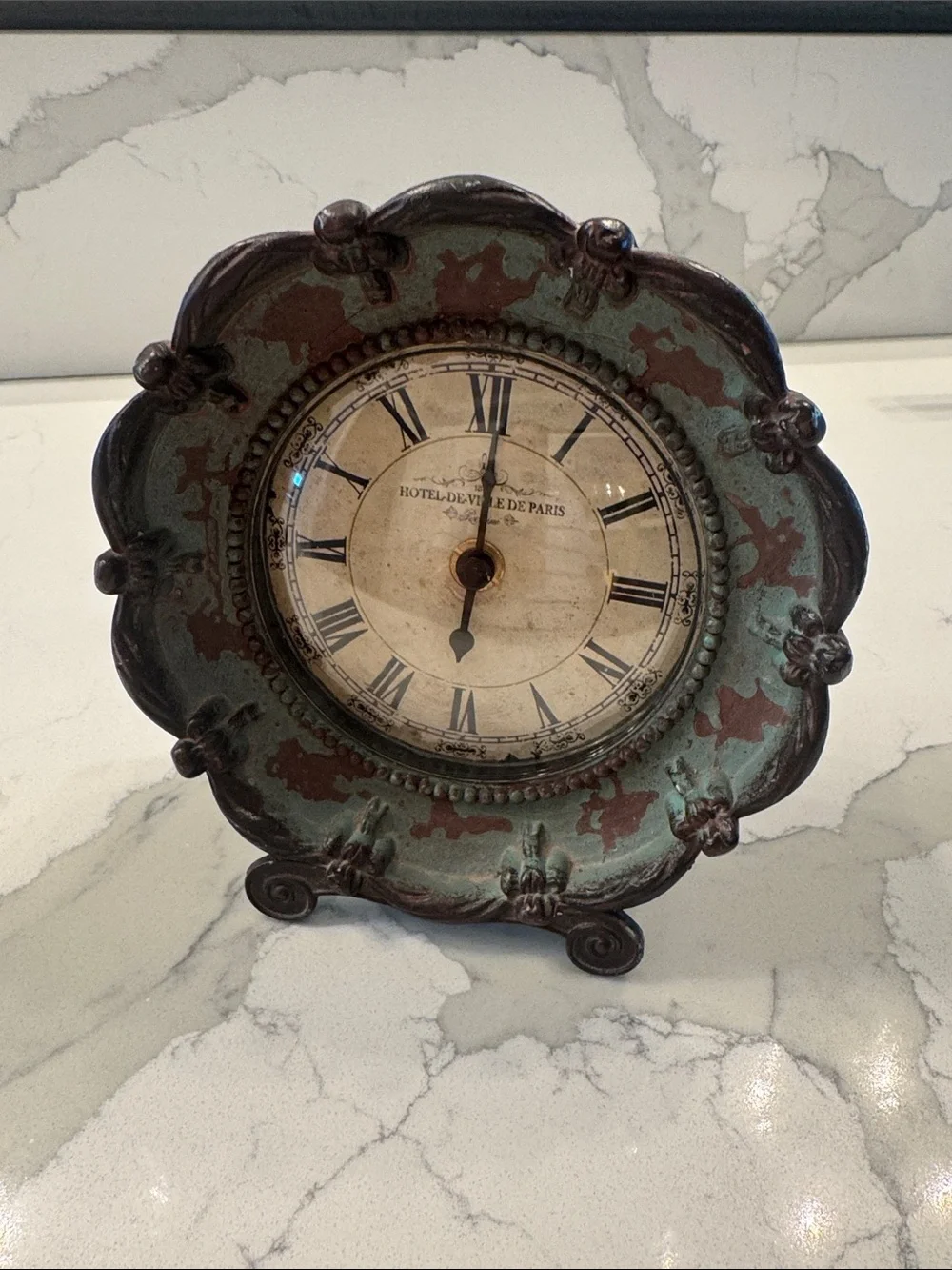 Retro Shabby Chic -Style Green and Brown Decorative Clock